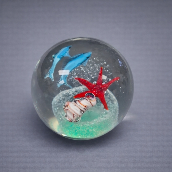 Glass Sphere with Starfish and Dolphins - Picture 2 of 3